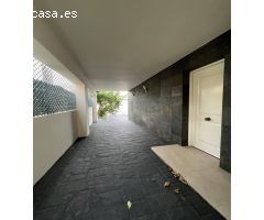 Se vende una casa en Albir 