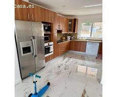 CHALET CON PISCINA CLIMATIZADA  EN LA NUCIA