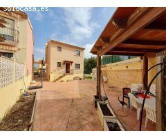 SE VENDE CHALET DE 4 HABITACIONES CON PISCINA PRIVADA