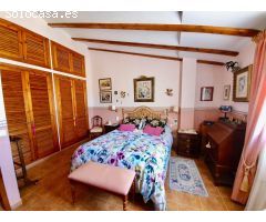 SE VENDE CHALET DE 4 HABITACIONES CON PISCINA PRIVADA