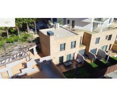 DUPLEX DE LUJO CON 4 HABITACIONES EN PRIMERA LINEA DEL MAR CERCA DE BENIDORM