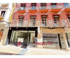 Oportunidad de Inversión en Denia: Edificio en Venta en el Centro, a 500 m del Puerto y las Playas