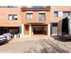 AMB 3 JOIES DE LA CORONA, ÚNICA I IRREPETIBLE