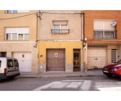 CASA AMB ENCANT PER REINVENTAR A PERE PARRES