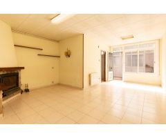 CASA AMB ENCANT PER REINVENTAR A PERE PARRES