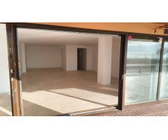 ¡OPORTUNIDAD ÚNICA! LOCAL COMERCIAL EN ALQUILER EN PRIMERA LÍNEA DE MAR EN EL MASNOU, BARCELONA
