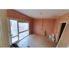 ÁTICO A REFORMAR EN VENTA EN CALLE JOVARA DE CALELLA