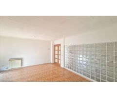 CASA DE 2 PLANTAS CON GARAJE Y JARDÍN EN VENTA EN PALAFOLLS