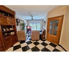 OPORTUNIDAD ENCANTADORA- CASA  DE 3 PLANTAS CON PATIO Y AMPLIO GARAJE EN VENTA EN PINEDA DE MAR