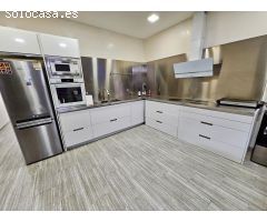 CASA DE 2 PLANTAS CON PATIO Y GARAJE EN VENTA EN LA CREU DE BARBERA, SABADELL