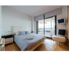 PISO A PRIMERA LÍNEA DE MAR EN VENTA EN EL PUERTO DEPORTIVO, BADALONA