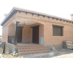 ¡Tu nuevo hogar te espera! Chalet pareado + parcela en el centro de Fuente el Saz del Jarama!