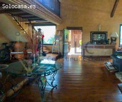 Chalet independiente rústico en las Colinas: dos salones, dos cocinas, chimenea, jardín, etc.