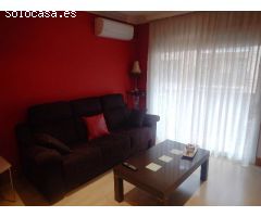 PISO SEMINUEVO AMUEBLADO CON PARQUING EN VENTA