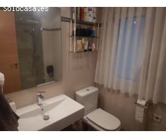 PISO SEMINUEVO AMUEBLADO CON PARQUING EN VENTA
