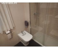 PISO SEMINUEVO AMUEBLADO CON PARQUING EN VENTA