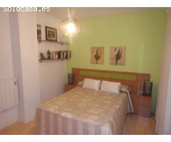 PISO SEMINUEVO AMUEBLADO CON PARQUING EN VENTA