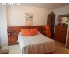 PISO SEMINUEVO AMUEBLADO CON PARQUING EN VENTA