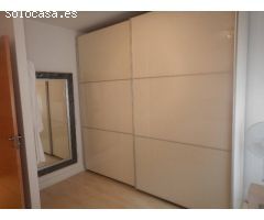 PISO SEMINUEVO AMUEBLADO CON PARQUING EN VENTA