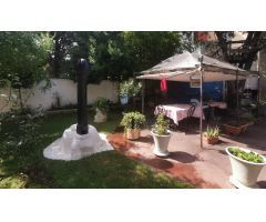 CASA A 4 VIENTOS ESTILO RUSTICO CON JARDÍN EN VENTA