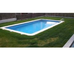 PISO AMUEBLADO CON PISCINA COMUNITARIA EN VENTA