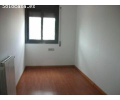 CASA ADOSADA EN VENTA CON GARAJE