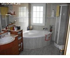 CASA CON PISCINA EN VENTA A 10 MINUTOS DE MANRESA