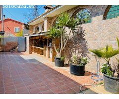 Espectacular chalet en Mas Mora: Dos viviendas en una, con piscina y zona de barbacoa