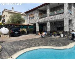 Espaciosa Casa en Tordera, Zona Ágora Park con Jardín y Piscina Comunitaria