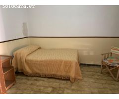Casa grande en el centro de Alquerías con terreno