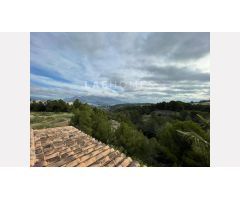 Chalet independiente en venta en La Nucia Pueblo