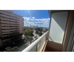 Piso en venta en Oscar Esplá con vistas al puerto de Alicante
