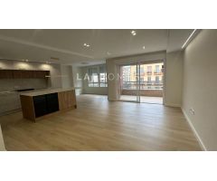 Piso en venta en Avenida de la Estación, Alicante – 3 dormitorios, balcón, orientación sur