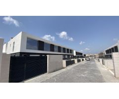 Venta de Adosado en Gran Alacant – Viviendas con Sótano y Placas Solares Incluidas