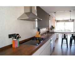 Villa independiente personalizable con terrazas y porche