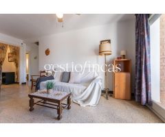 ¡Apartamento a la venta a 5 minutos de la playa, con mucho potencial!