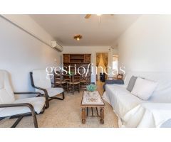 ¡Apartamento a la venta a 5 minutos de la playa, con mucho potencial!