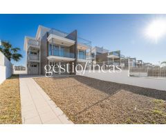 ¡CHALET PAREADO CON 4 HABITACIONES EN LA LLOSA A 10 MINUTOS DE LA PLAYA!