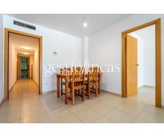 ¡FANTÁSTICO PISO DE 2 HABITACIONES, 2 BAÑOS Y PARKING EN EL CENTRO DE CAMBRILS!