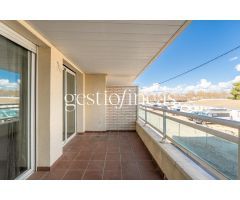 ¡FANTÁSTICO PISO DE 2 HABITACIONES, 2 BAÑOS Y PARKING EN EL CENTRO DE CAMBRILS!