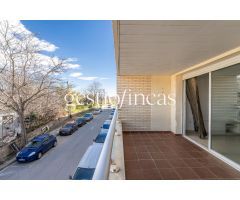 ¡FANTÁSTICO PISO DE 2 HABITACIONES, 2 BAÑOS Y PARKING EN EL CENTRO DE CAMBRILS!