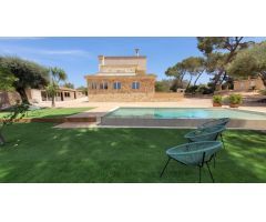 Con spa, piscina y licencia vacacional, en S´ Aranjassa