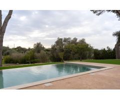 Con spa, piscina y licencia vacacional, en S´ Aranjassa