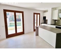 Planta baja con piscina y parking