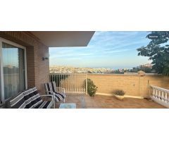 Villa seminueva 414 m2, 5 dorm. + bodega 3 baños y aseo, vistas a mar y parque. Piscina garajes