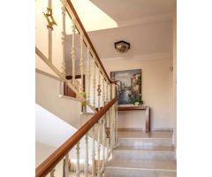 Villa seminueva 414 m2, 5 dorm. + bodega 3 baños y aseo, vistas a mar y parque. Piscina garajes
