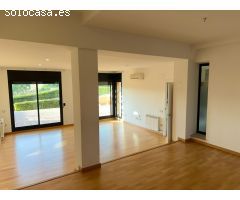 Adosado en Venta en Sant Esteve Sesrovires, Barcelona