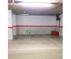 Plaza de aparcamiento con trastero en alquiler