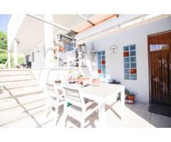 Exclusiva Casa en Cunit: Diseño Moderno en un Entorno Natural Inigualable
