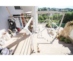 Exclusiva Casa en Cunit: Diseño Moderno en un Entorno Natural Inigualable